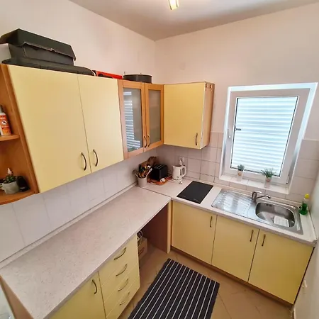 1 Bedroom Flat 200m From The Sea *