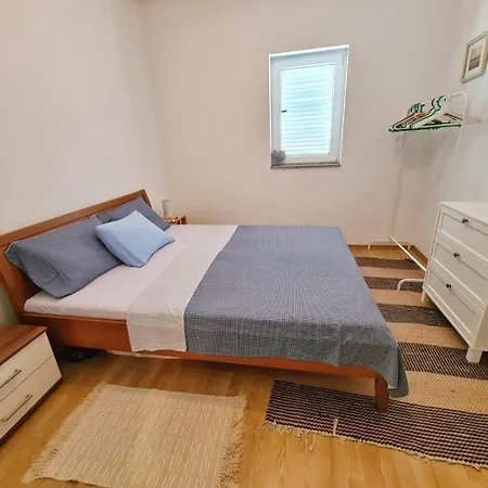 1 Bedroom Flat 200m From The Sea Rogoznica (Sibenik-Knin)