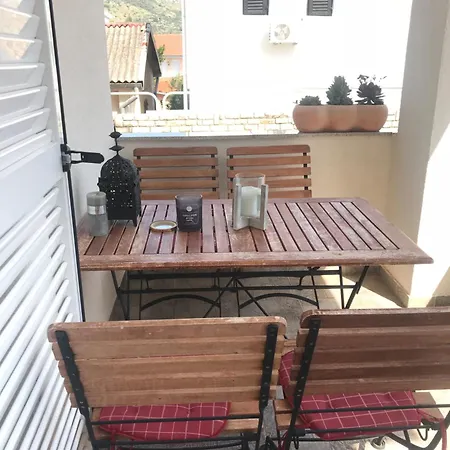 1 Bedroom Flat 200m From The Sea Daire Rogoznica (Sibenik-Knin)